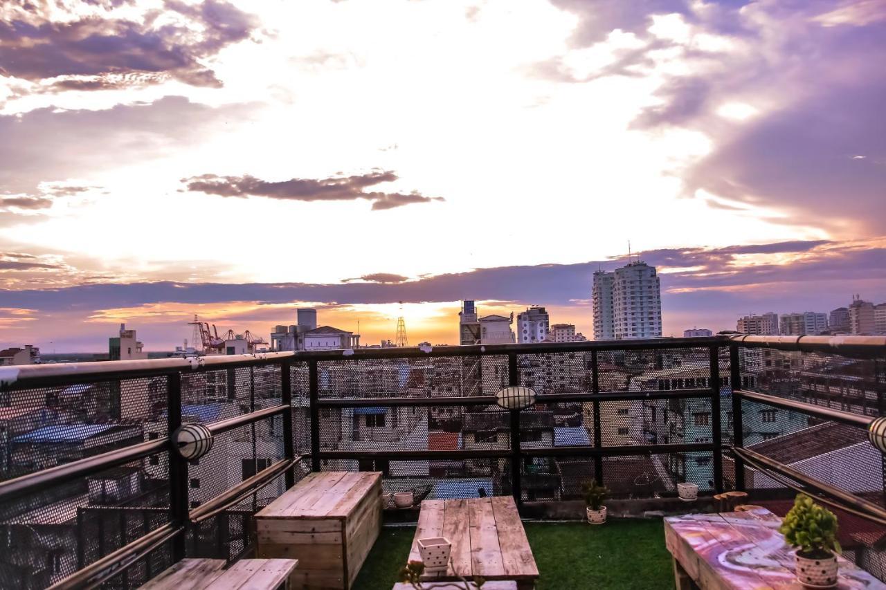 The Lodge Yangon Hostel Bagian luar foto